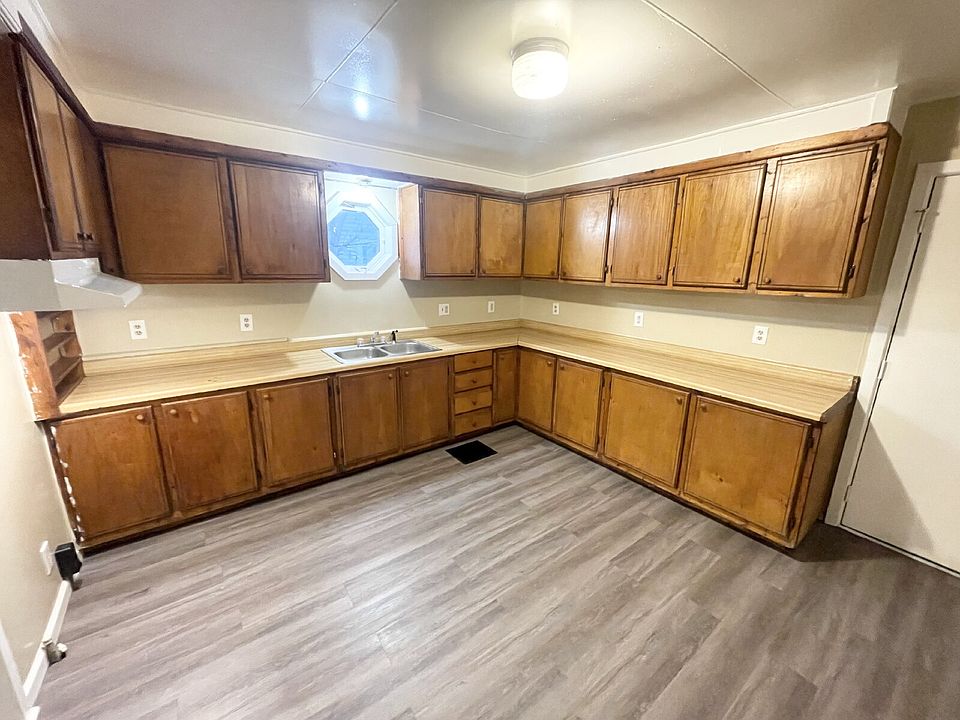 2228 Arrow Ave photo 2