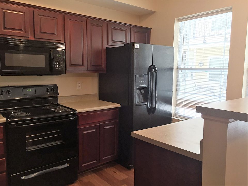 Tenth & College Horizons Apartments photo 1