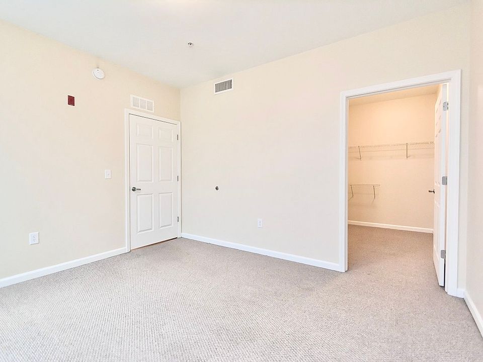 Tenth & College Horizons Apartments photo 15