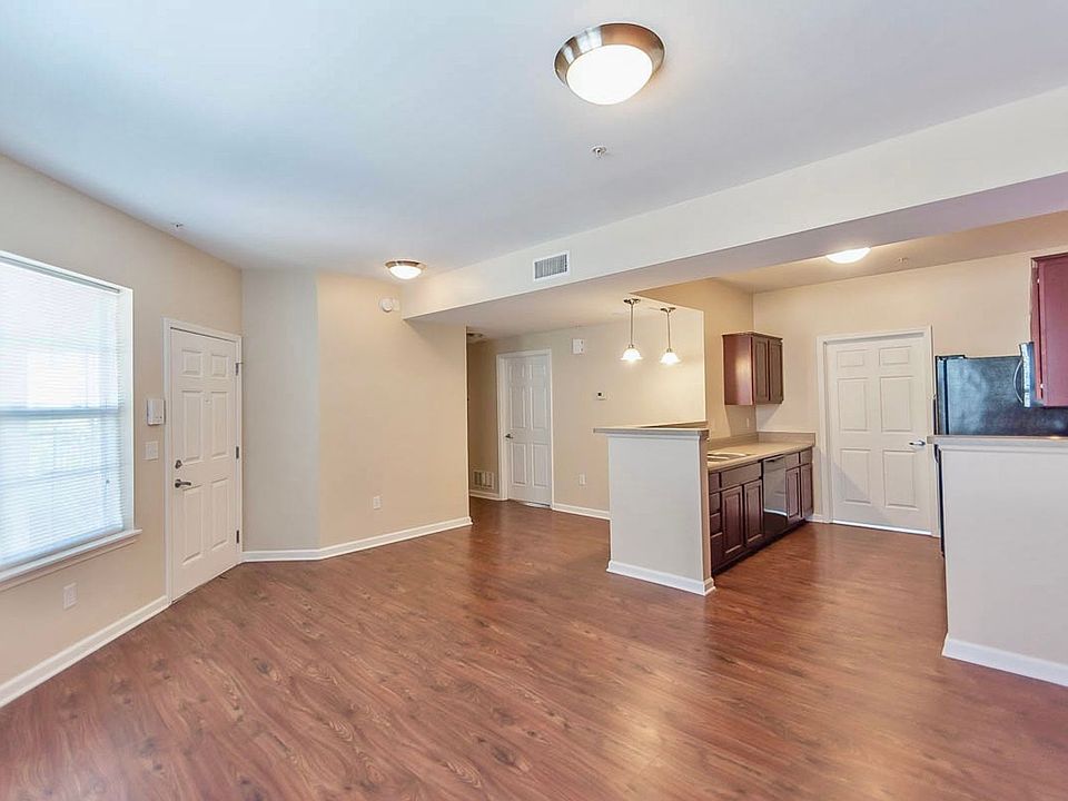 Tenth & College Horizons Apartments photo 5