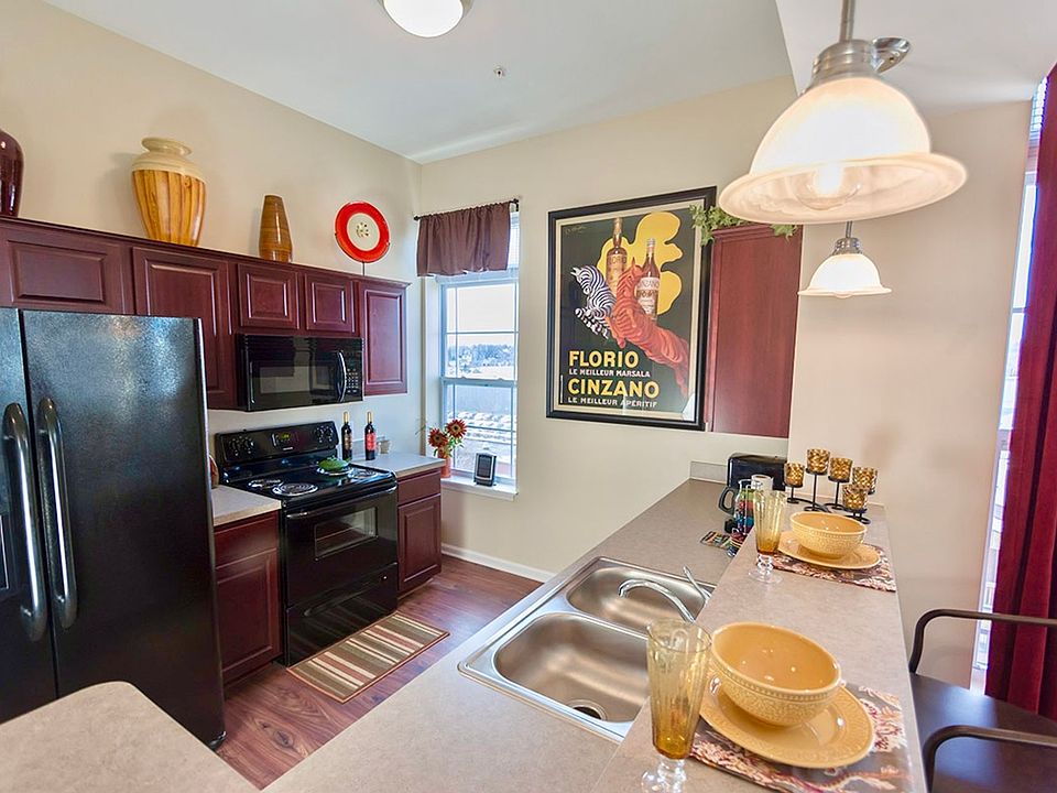 Tenth & College Horizons Apartments photo 8