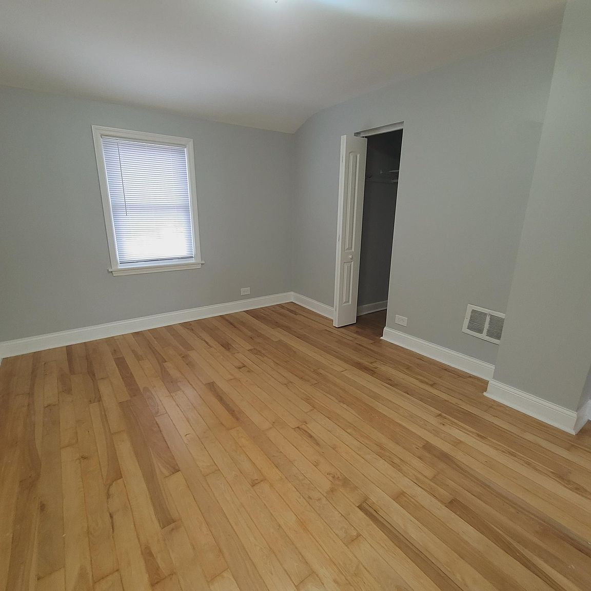 10156 S Luella Ave photo 2