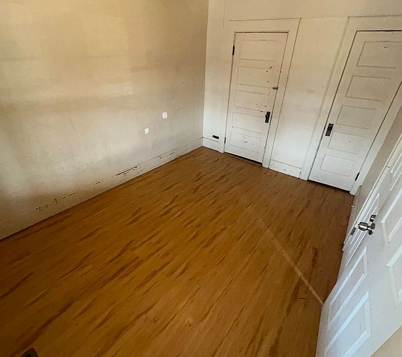 1630 E Division St photo 5