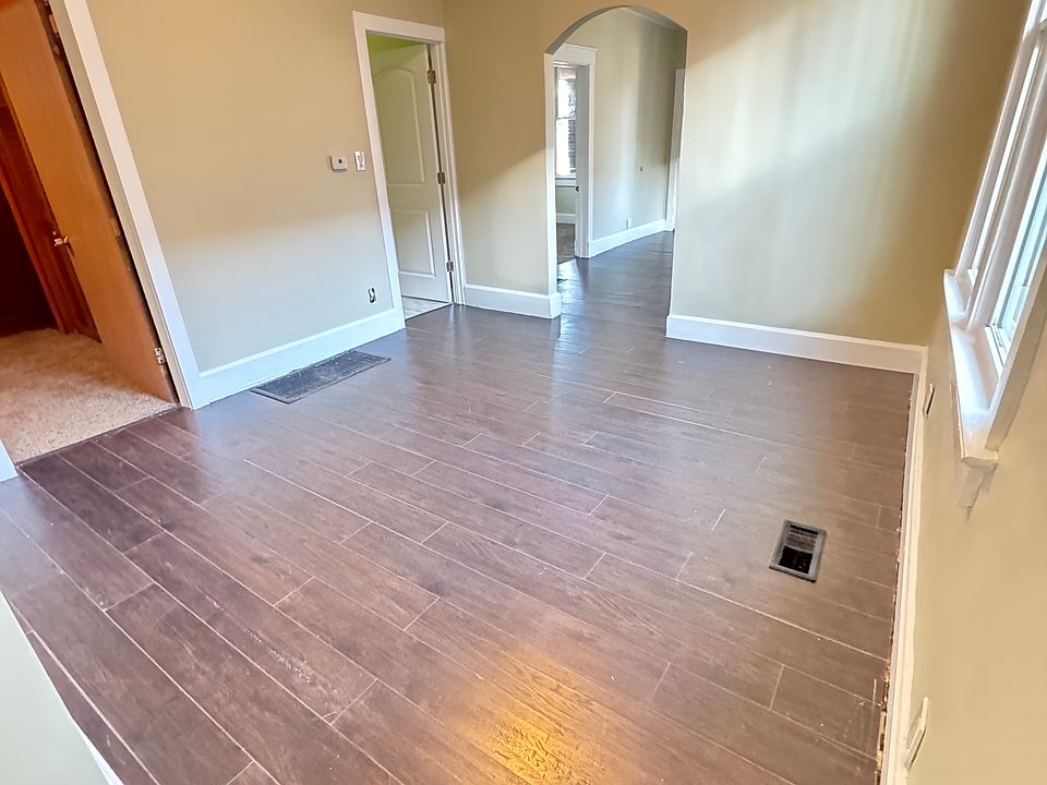 1703 S Garvin St photo 9