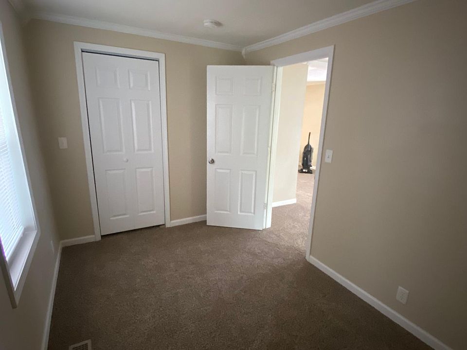 2511 Rheinhardt Ave photo 3