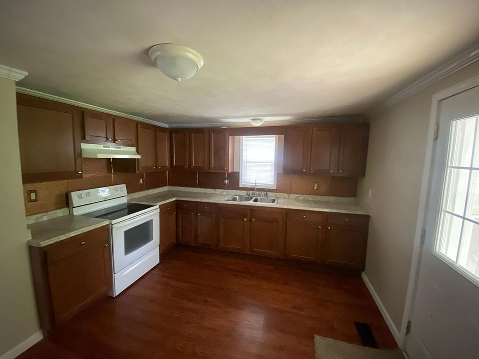2511 Rheinhardt Ave photo 4