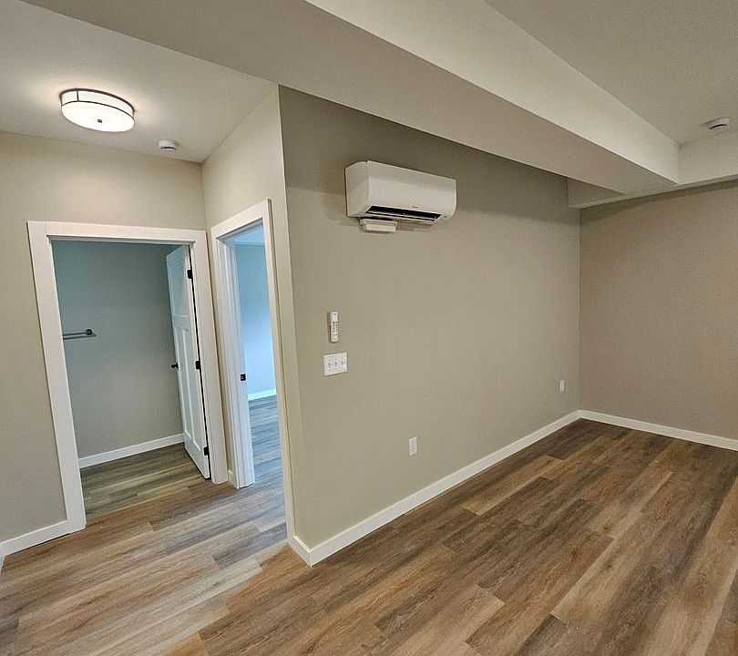 41 W Division St #101