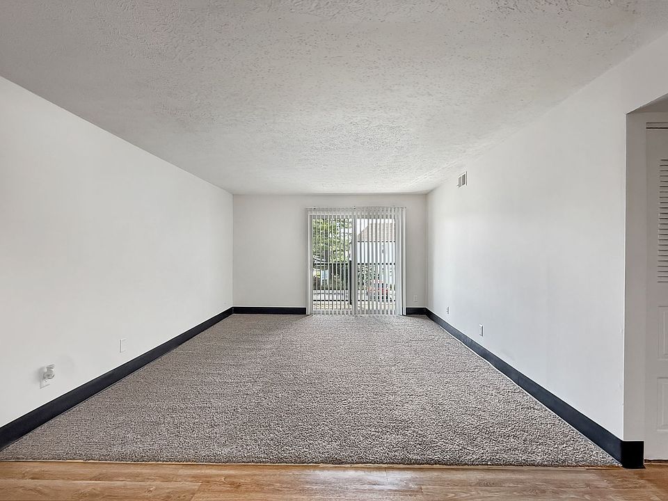 5560 E Virginia St photo 2