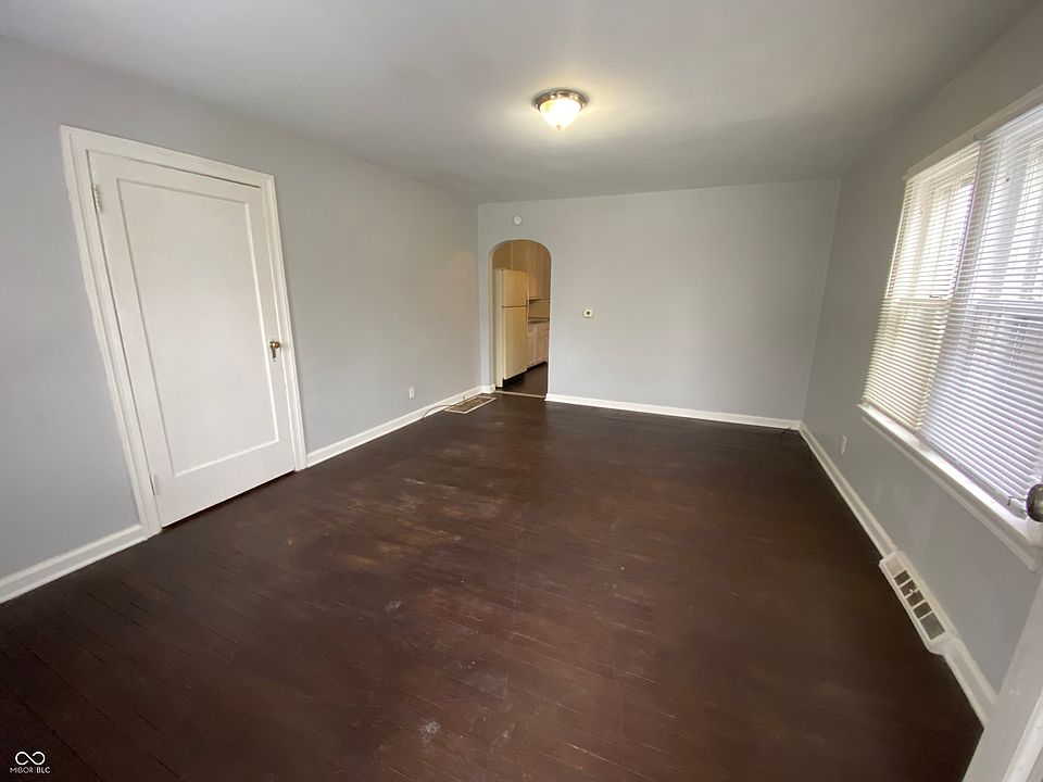 1308 N Chester Ave photo 2