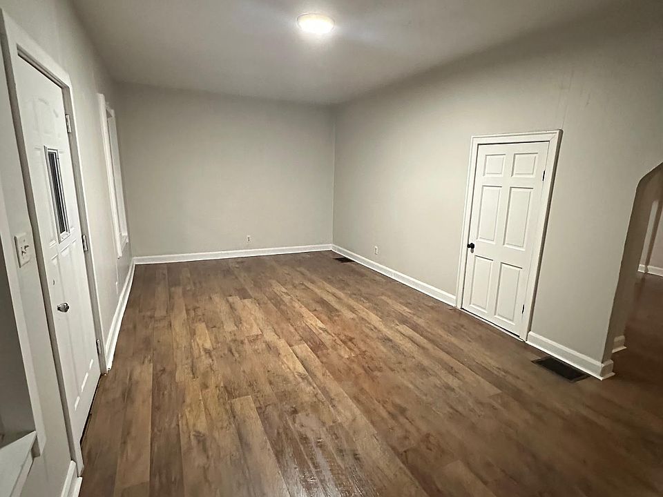 1513 Lawton Ave photo 2