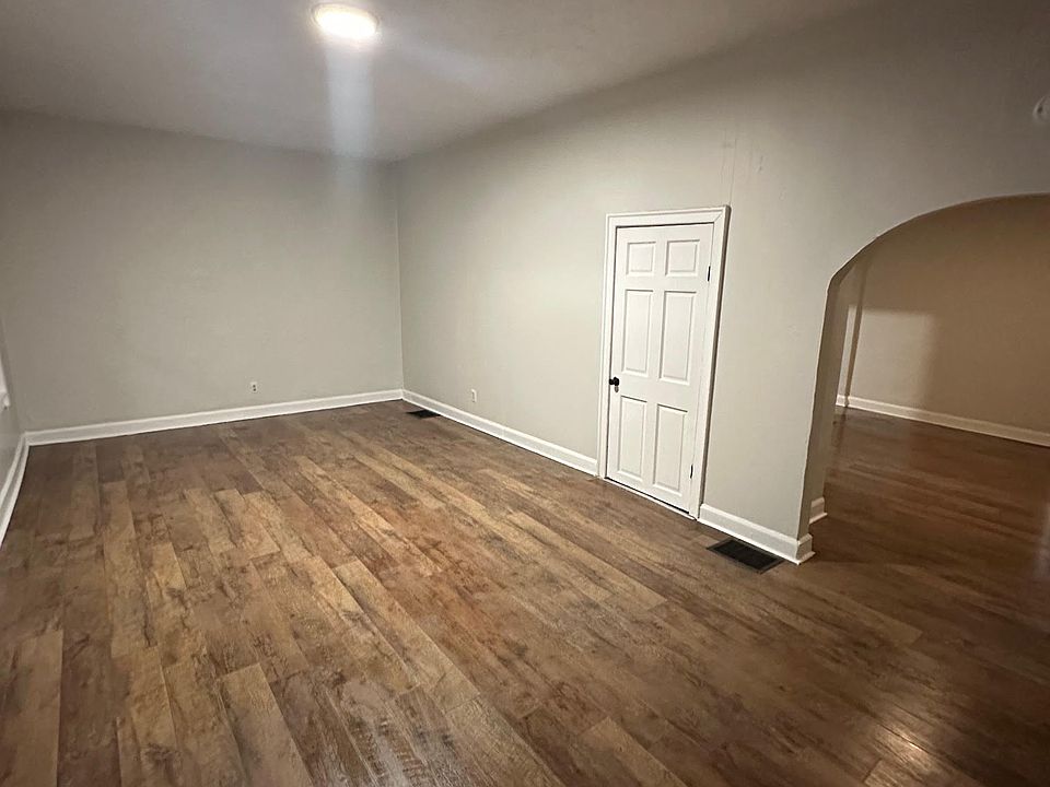 1513 Lawton Ave photo 3