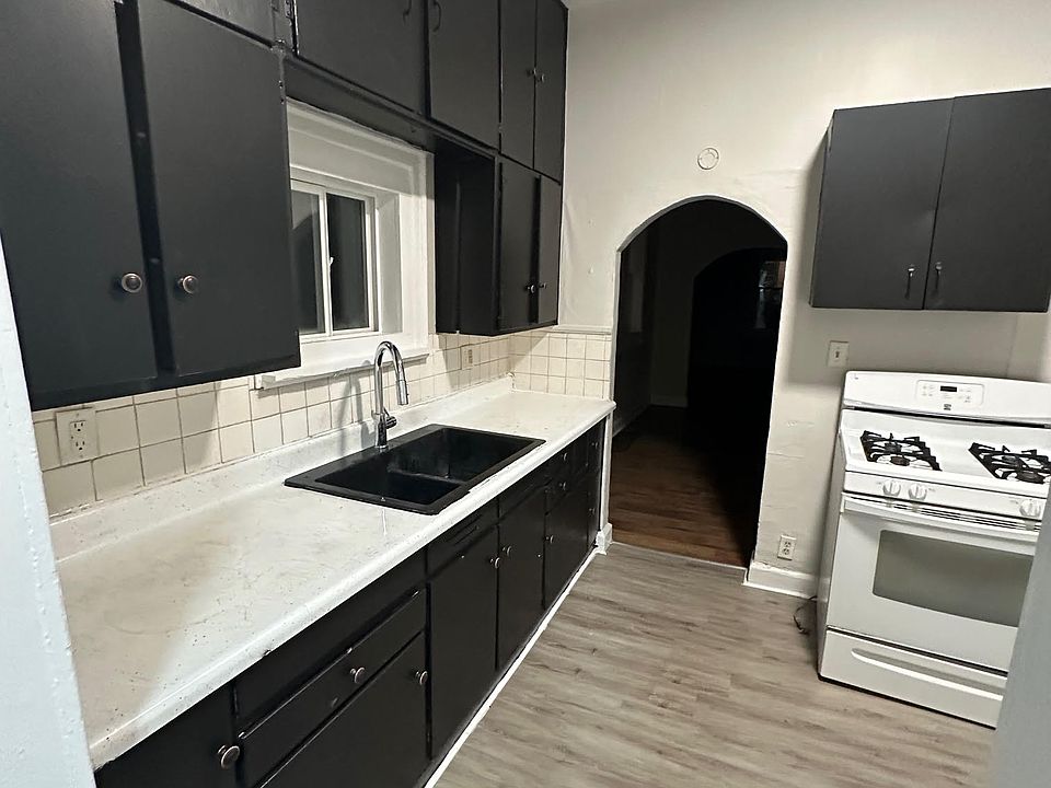 1513 Lawton Ave photo 4