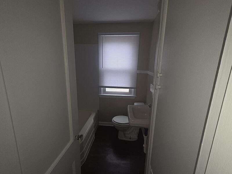 1519 W 28th St photo 9