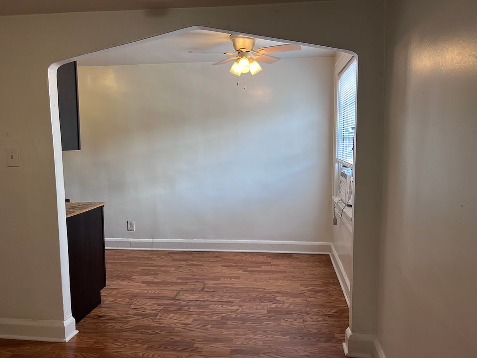2123 N College Ave A photo 10