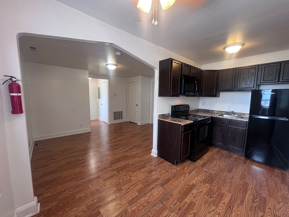2123 N College Ave A photo 3