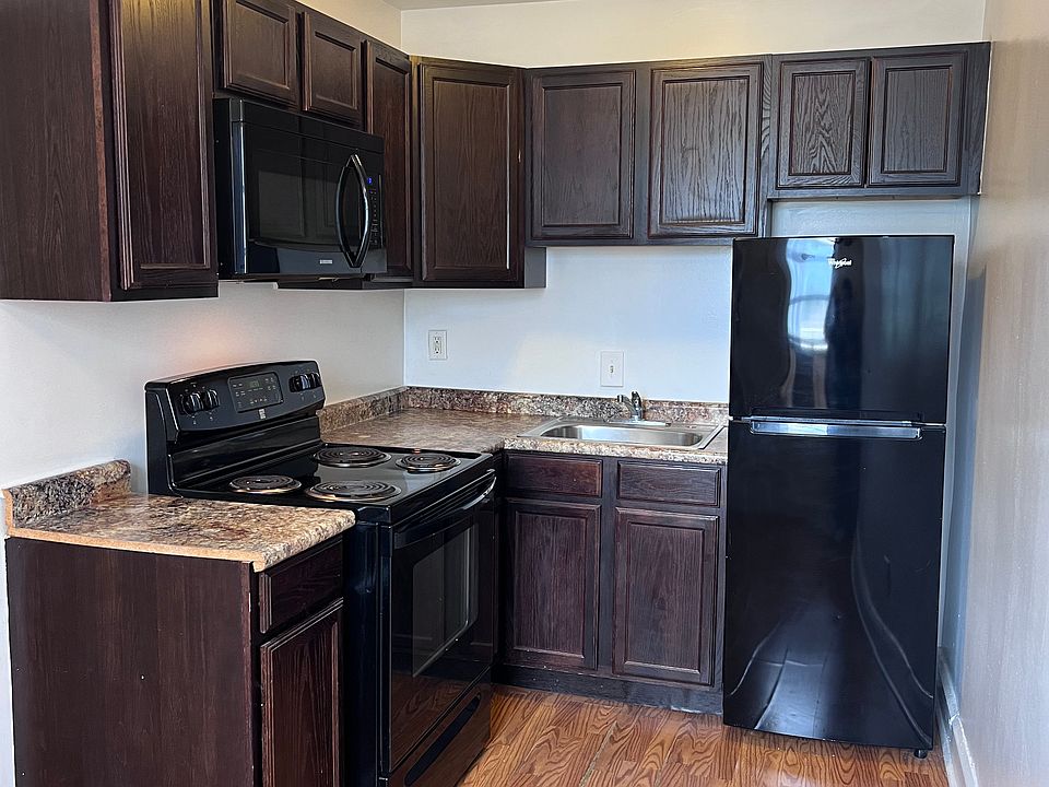 2123 N College Ave A photo 5