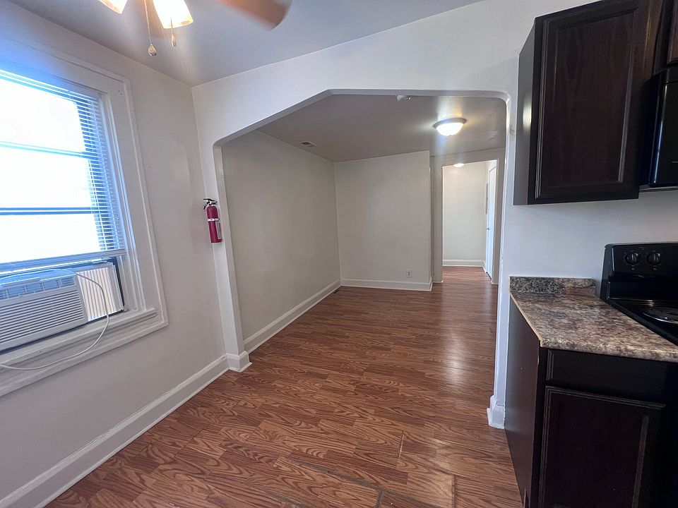 2123 N College Ave A photo 8