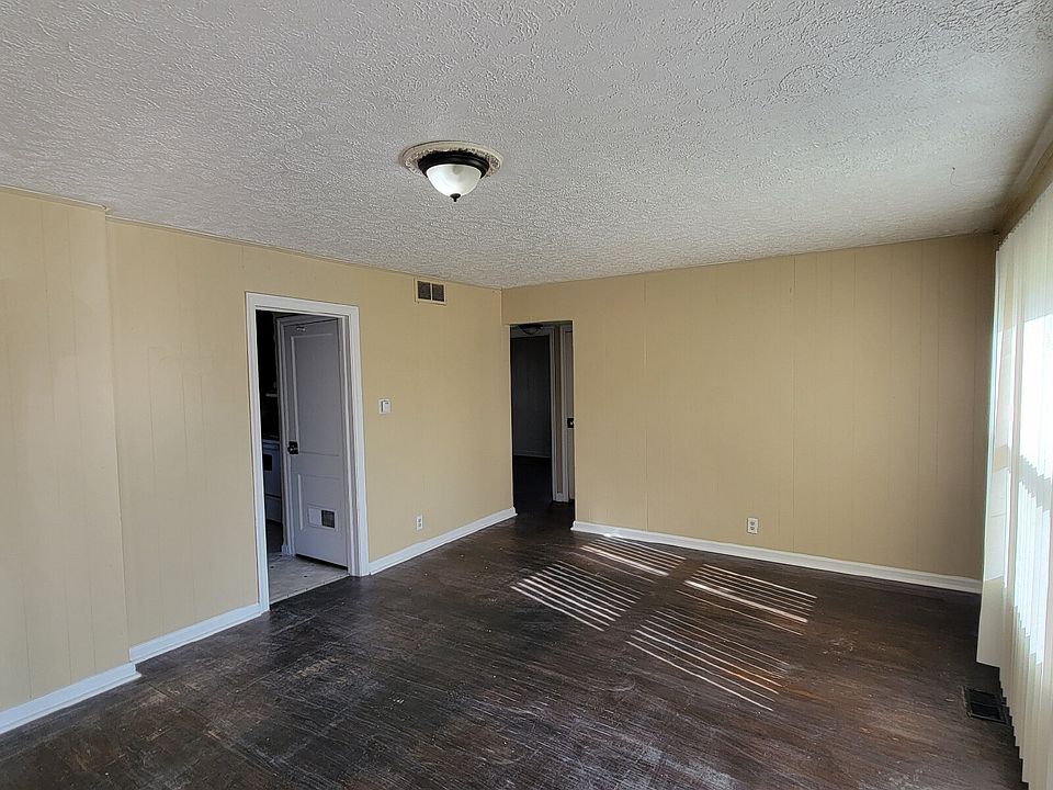 410 Manhattan Ave photo 6