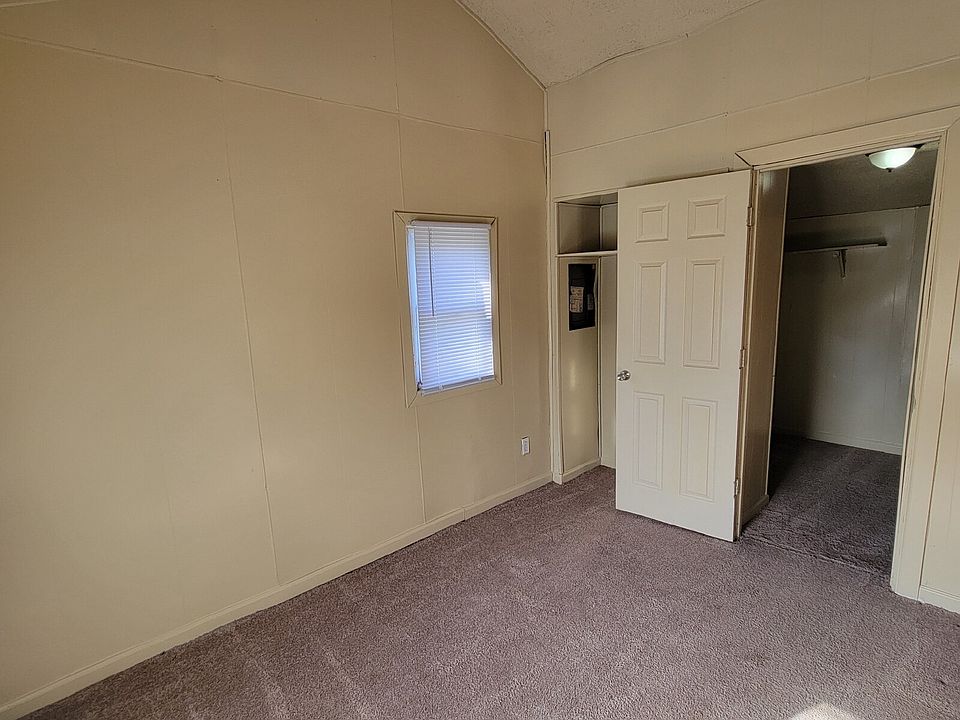 410 Manhattan Ave photo 7