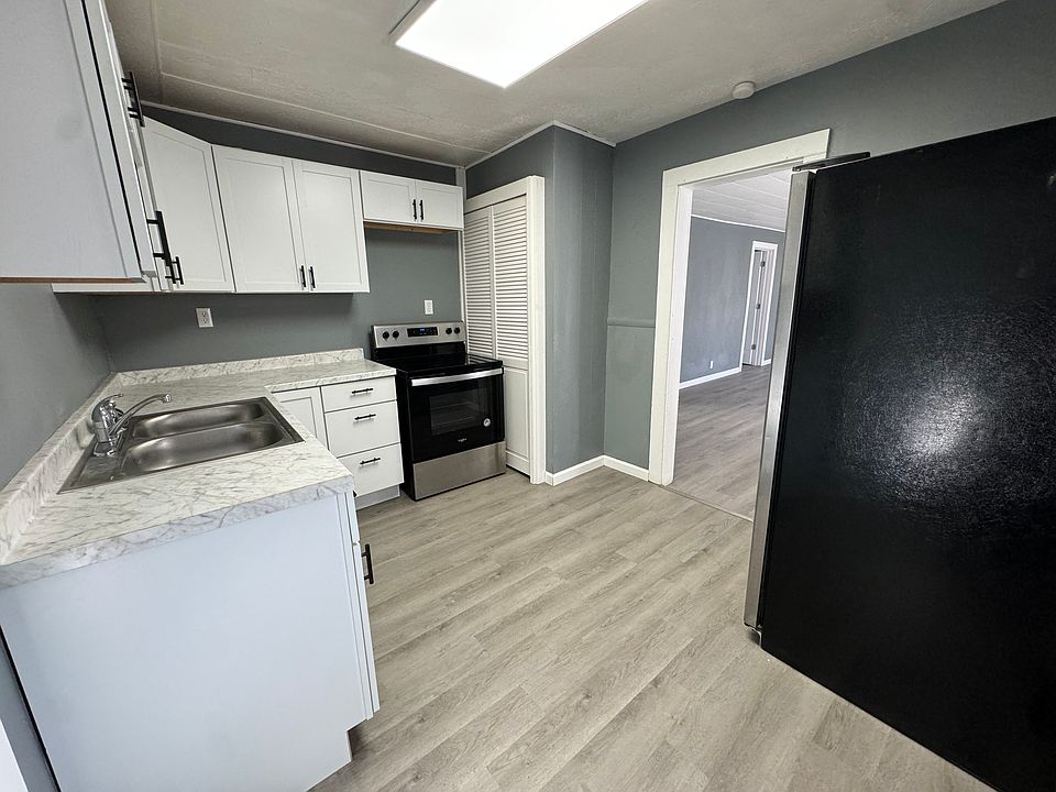 1004 E Dixon St photo 5