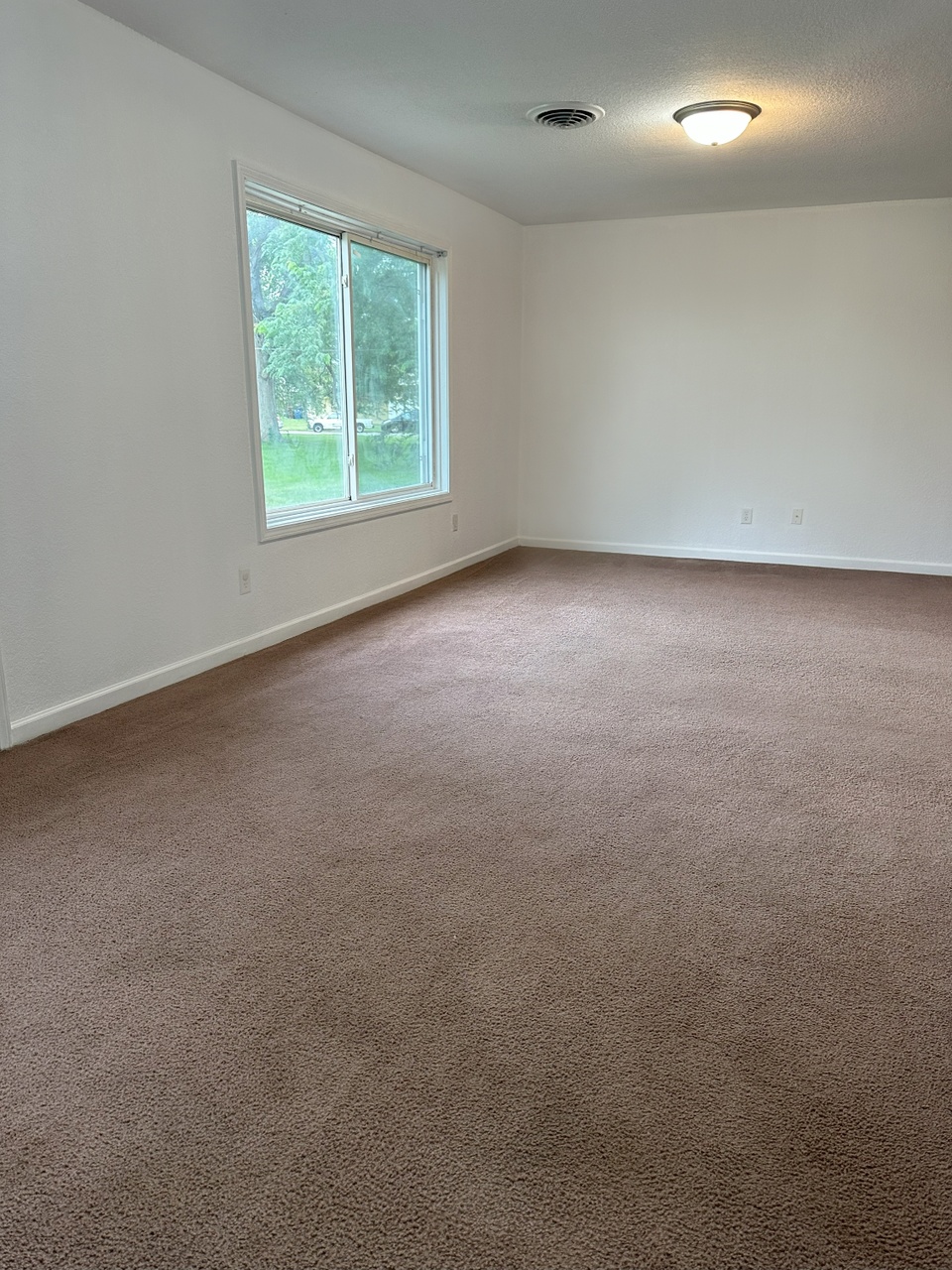 1005 N Lincoln St photo 2