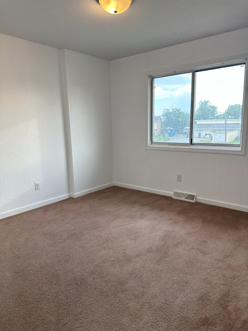 1005 N Lincoln St photo 5